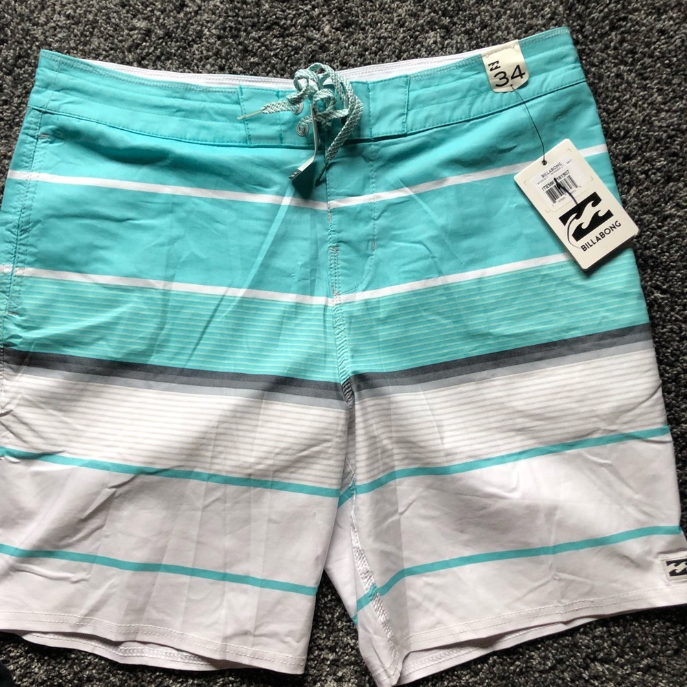 Brand new with tag size 34 billabong boardshorts